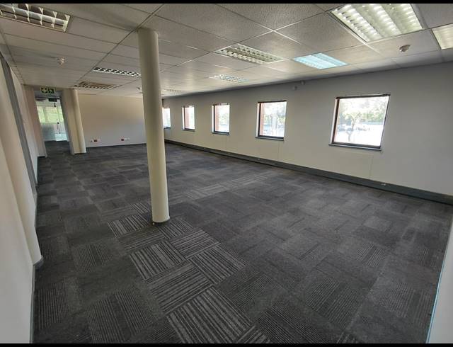 2,037M² OFFICE TO LET IN VORNA VALLEY